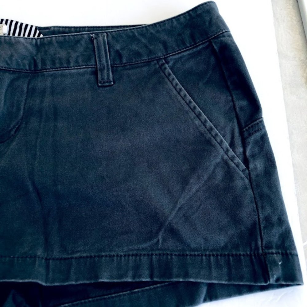 Volcom Woven Grey Shorts Size 5 - image 2